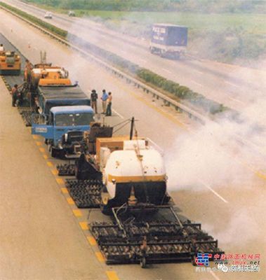 道路施工與養護機械分類（十一） 舊路面材料再生機械 - 路面機械